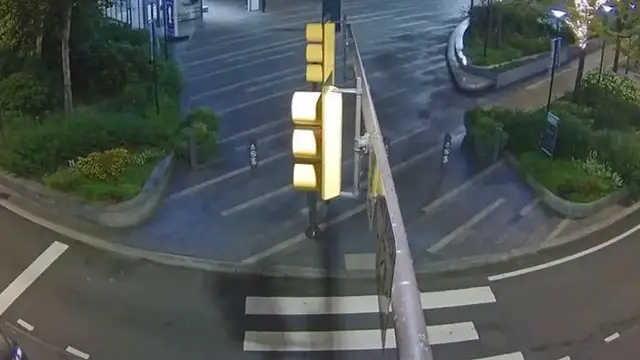 Video thumbnail for US: Man wearing doll-like mask chases woman in Philadelphia.