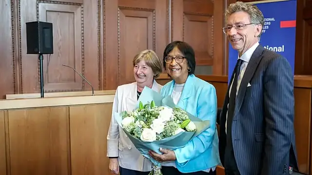 Video thumbnail for Navi Pillay dedicates Nobel Prize to survivors of international crimes