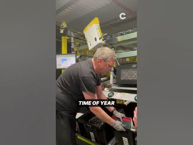 Video thumbnail for INSIDE Amazon's Black Friday UK Warehouse: Robots, 1,000 Staff & 13km of Belts 🤯
