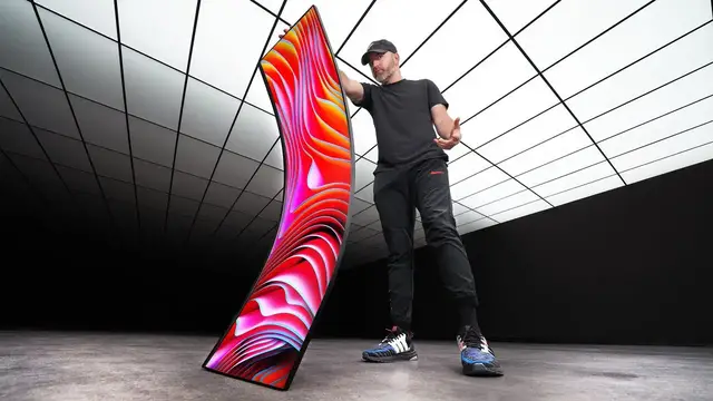 Video thumbnail for Unboxing Samsung's Mind Bending New Display...