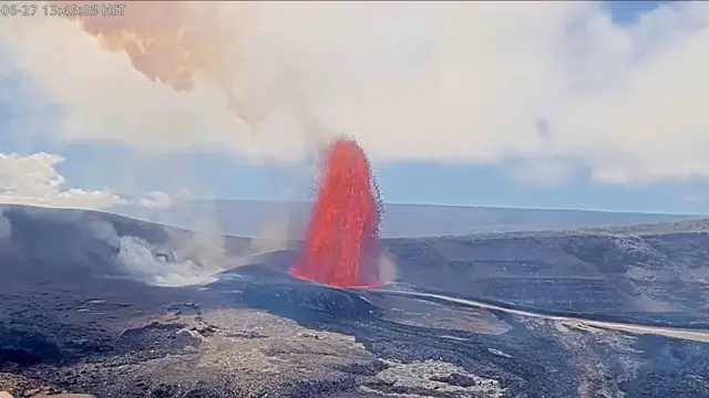 Video thumbnail for US: Kilauea Erupts As Towering Lava Fountains Light Up Hawaii Summit.