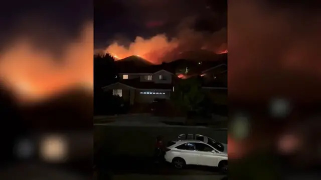Video thumbnail for US: Hawk Fire burns near homes in northwest Reno.