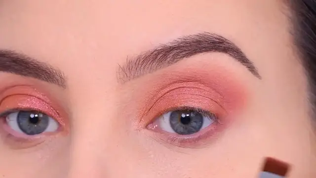 'Video thumbnail for 5 Minute Soft Valentine's Day Eye Makeup Look'