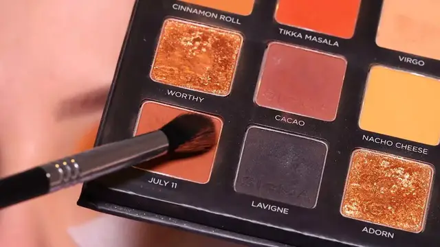 'Video thumbnail for How To Matte Eye Makeup Tutorial | Fall Inspired Eye Look'