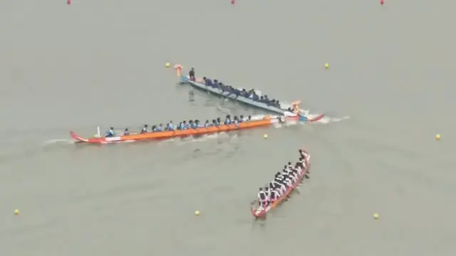 Video thumbnail for Wild Dragon Boat Crash Shakes Jinji Lake Race!