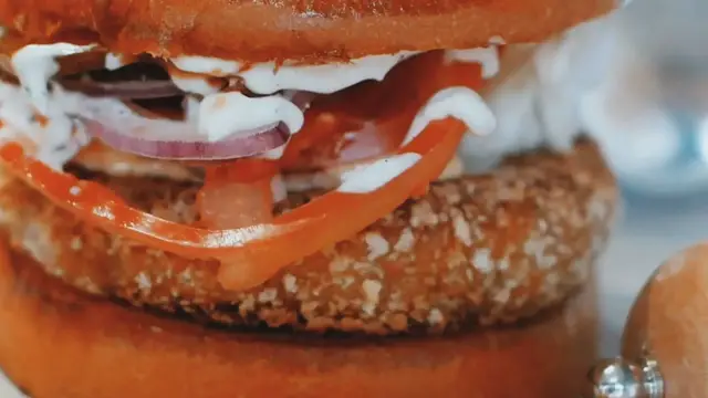 'Video thumbnail for Classic American Cheeseburger Recipe'