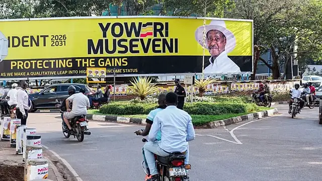 Video thumbnail for Uganda: Crowds voice support for the opposition ahead of election