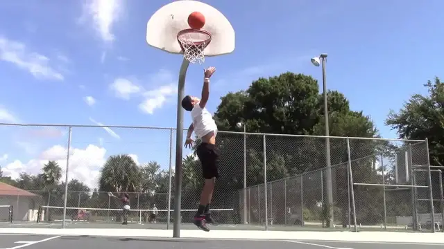'Video thumbnail for 6'0" Isaiah Rivera Raw Dunk Footage'