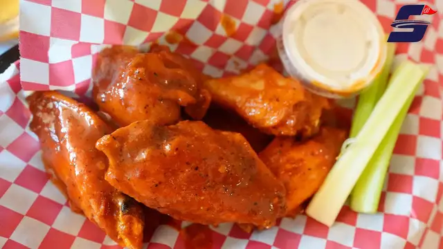 'Video thumbnail for Nothing Better On a Saturday Night than Wings, Pizza and Points'