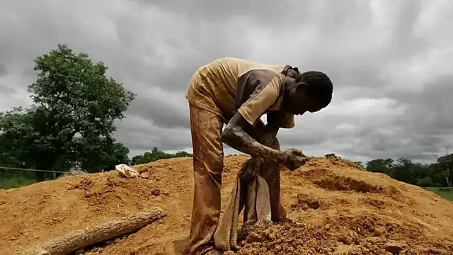 'Video thumbnail for Senegal's president orders formation of National Gold Trading Centre'