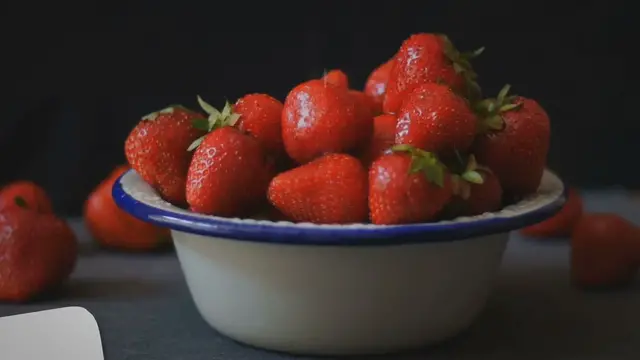 Video thumbnail for Can You Eat Zucchini Raw? – Press To Cook