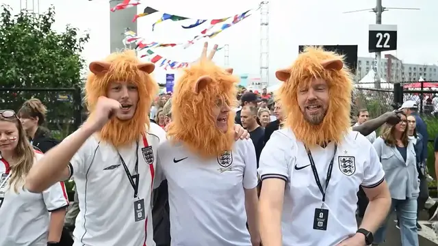 Video thumbnail for US: Thousands of fans pack Boston Stadium area ahead of England-Ghana encounter.
