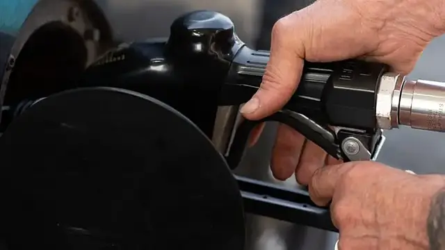 Video thumbnail for Iran announces major gas discovery in southern province