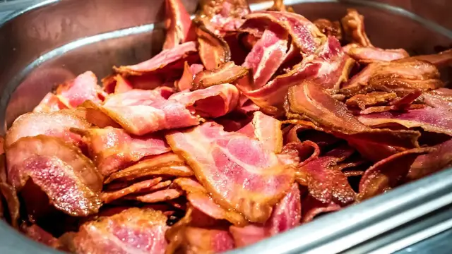 'Video thumbnail for This Red Flag At A Breakfast Buffet Means You Need To Leave ASAP'