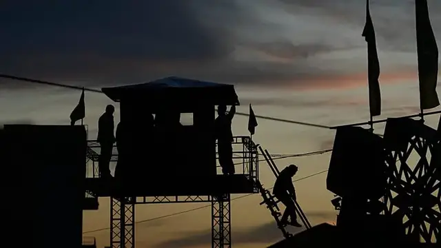 Video thumbnail for Iran sets up military training camp for volunteers in face of US threats