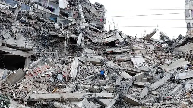 Video thumbnail for Thousands feared dead following two powerful earthquakes in Venezuela