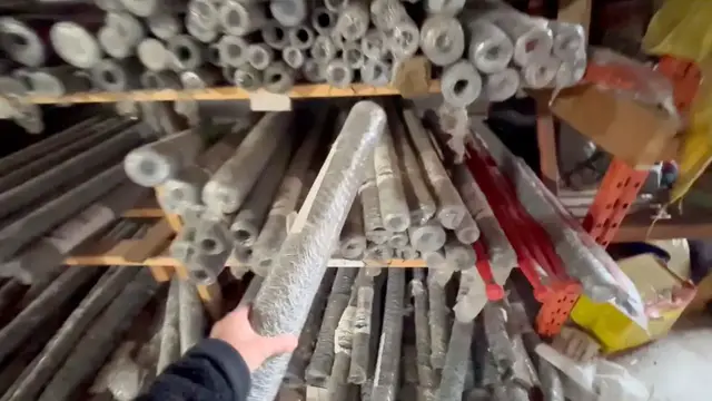 'Video thumbnail for Why everyone's buying chicken wire before Christmas (this is GENIUS!)'
