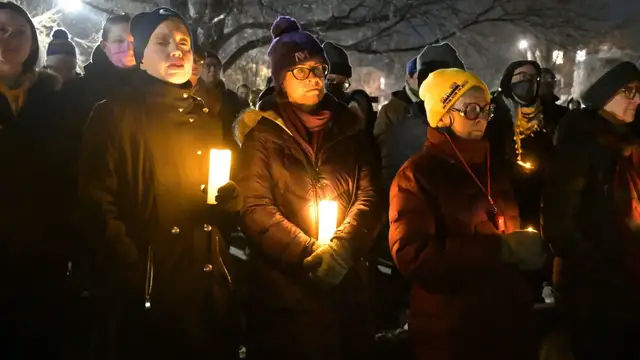 Video thumbnail for Vigil held to mourn woman shot dead by ICE agent in Minneapolis