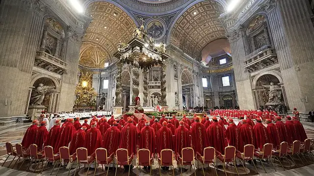 Video thumbnail for Over 60,000 users in Italy join online fantasy game to predict the next pontiff