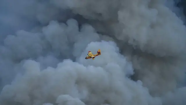 'Video thumbnail for Over 11,000 hectares engulfed in southern France wildfire'