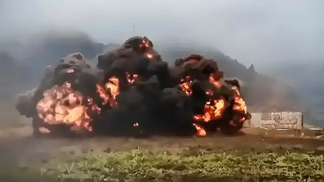 'Video thumbnail for U.S. Army 25th Infantry Division Makes A Hole'