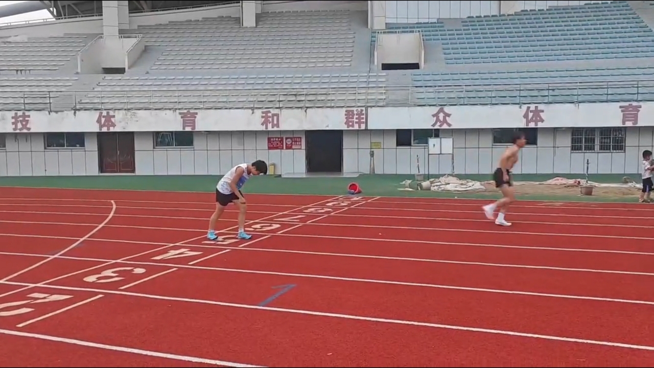 Video thumbnail for Unexpected Collision Shakes Guangxi Track Meet