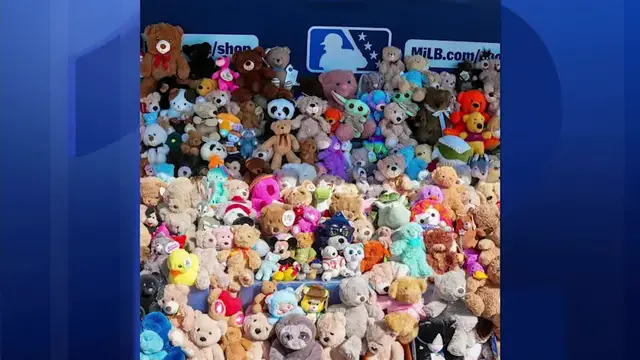 Video thumbnail for Somerset Patriots fans donate more than 1,000 teddy bears for children in crisis