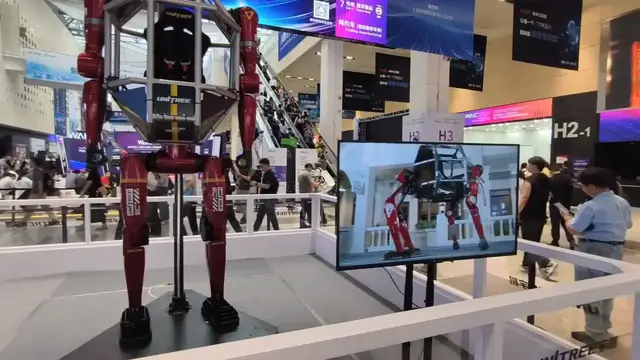Video thumbnail for China: UNITREE's Manned Transformable Mecha GD01.