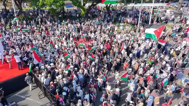 Video thumbnail for Indonesia: Pro-Palestine demonstrators rally in Jakarta in solidarity with Gaza.