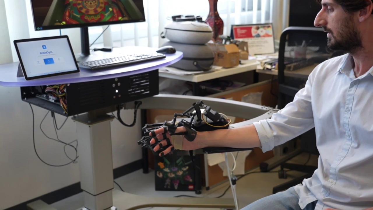 Video thumbnail for Italy: Robotics lab seeks China collaboration in Pisa.