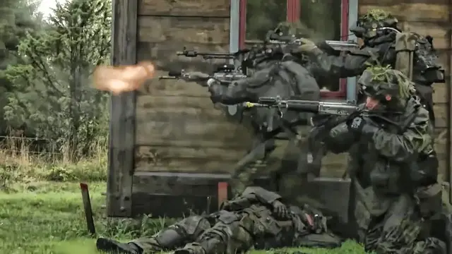 Video thumbnail for Swedish & Finnish Troops Team With U.S. Marines • Aurora 17