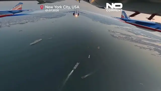 Video thumbnail for French aerobatic team stages flypast over New York for US anniversary