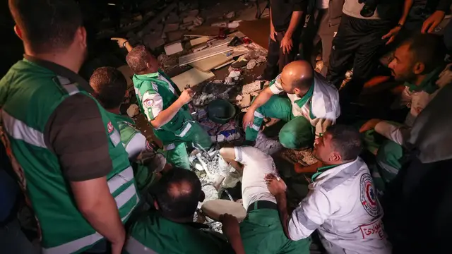 'Video thumbnail for Gaza’s damaged buildings pose deadly risks for returnees and rescuers'
