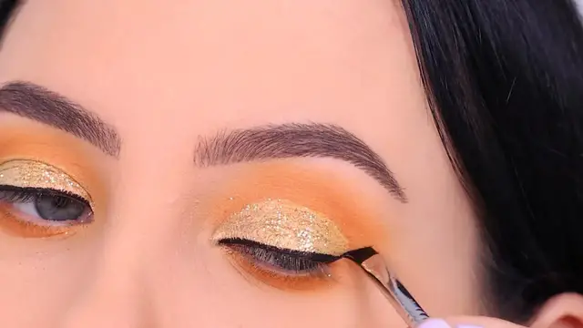 'Video thumbnail for Golden Glitter Eye Makeup Look for The Holidays'