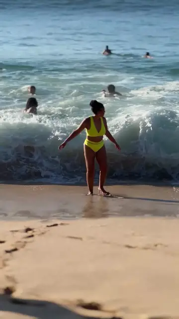 Video thumbnail for Powerful North Shore Waves and Playful Beach Wipeouts