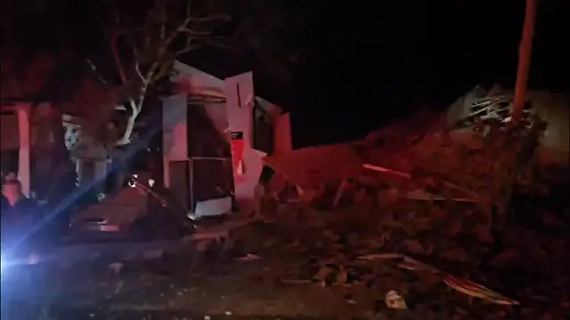'Video thumbnail for Magnitude 6.1 earthquake strikes western Turkiye'
