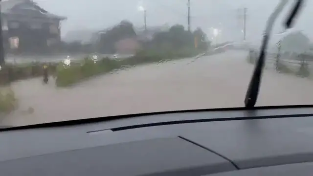 Video thumbnail for Japan: Record-Breaking Batters Chiba, Triggering Evacuations in Kashiwa City 4.