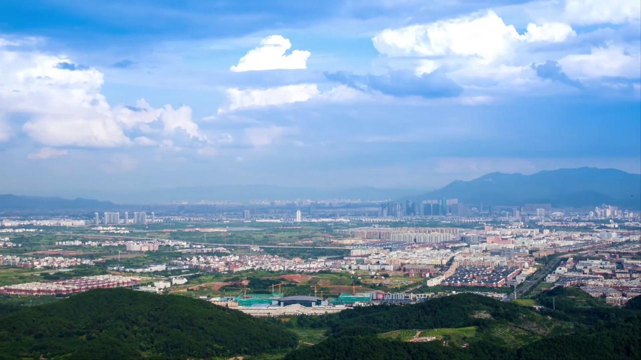 Video thumbnail for China: American Student Embraces Traditional Culture in Yichun.