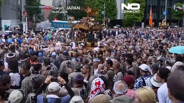Video thumbnail for Tokyo festival turns streets into a giant water fight