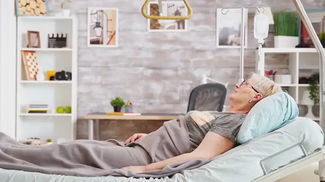 Video thumbnail for "Viral Video Captures Singer's Heartfelt Final Performance of 'Landslide' in Hospice"