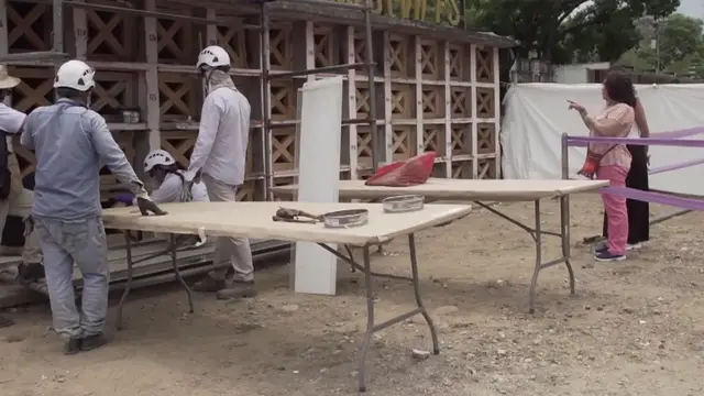 'Video thumbnail for Colombia mass graves: Former soldiers help recover remains of victims'