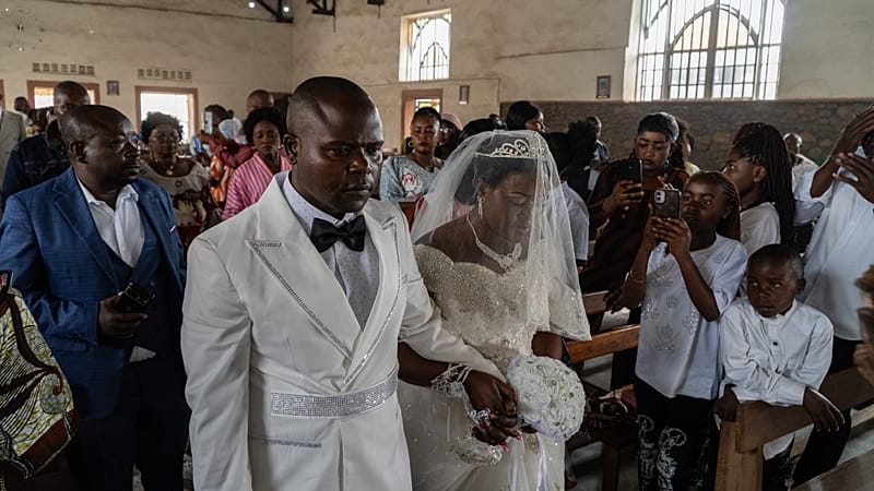Video thumbnail for DRC: Local authorities, church impose certain Ebola restriction measures