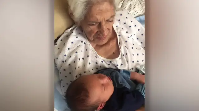 Video thumbnail for Grandma With Alzheimer's Sings Childhood Song To Grandson | Happily TV