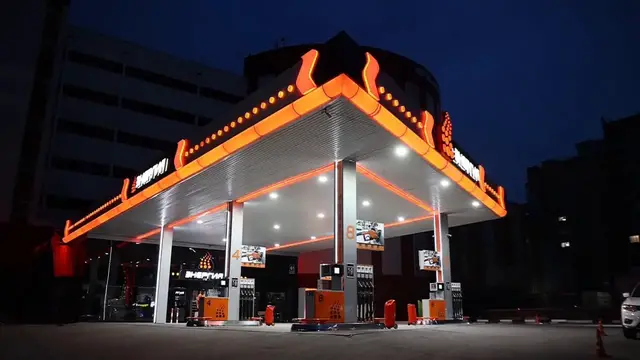 Video thumbnail for Fuel shortages spread across Russia as queues form at Siberian gas stations.