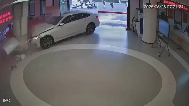 Video thumbnail for Car Crashes Through Glass Entrance in Guangdong!