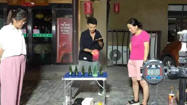 Video thumbnail for Most glass bottles trapped with a slinky in one minute  53 by Wang Shuai