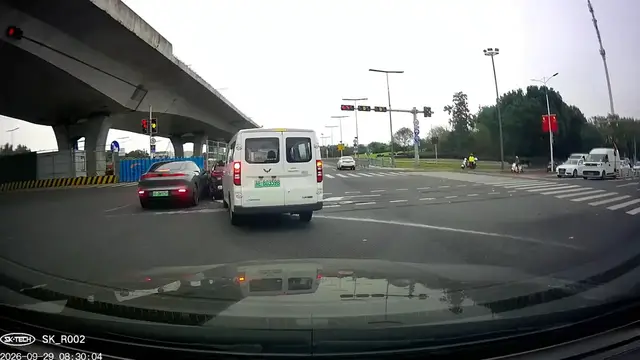 Video thumbnail for Multi-Vehicle Collision at Jiangsu Intersection
