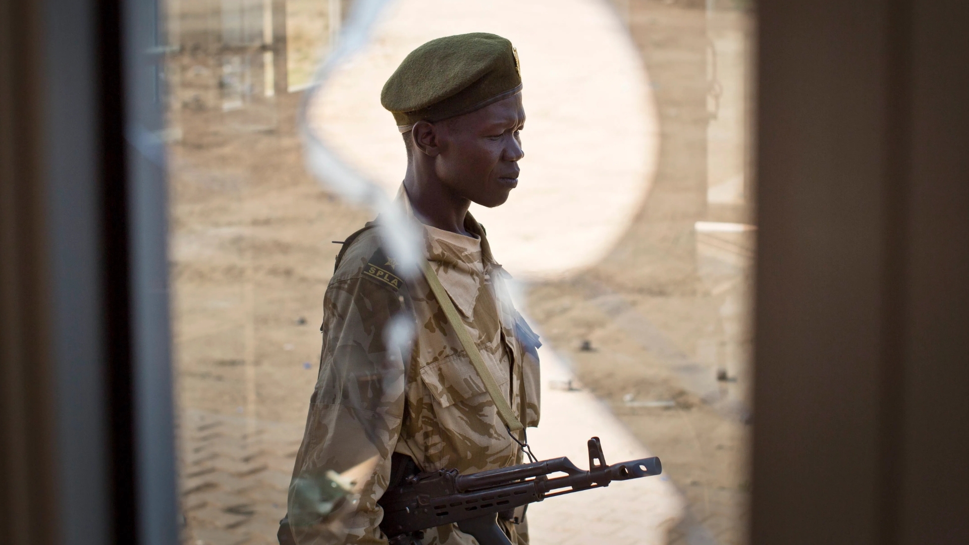 Video thumbnail for South Sudan conflict: Fighting escalates between govt and opposition forces