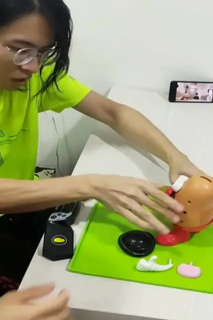 Video thumbnail for Fastest time to assemble Mr. Potato Head (team of two) - 8.37 seconds by Lim Kai Yi and Tey E Fund