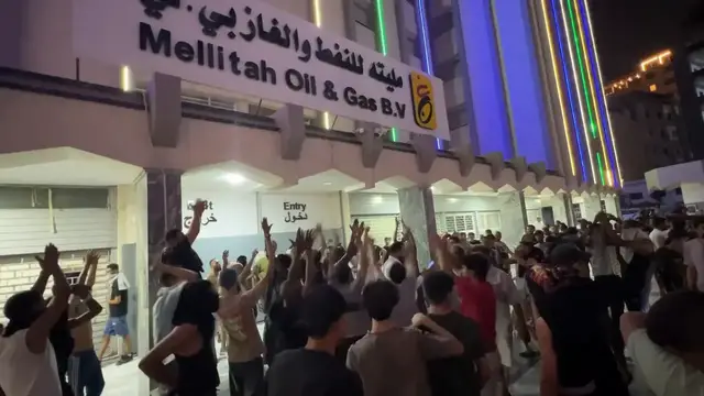 Video thumbnail for Libya: Protesters block state oil offices in Tripoli over chronic power cuts.
